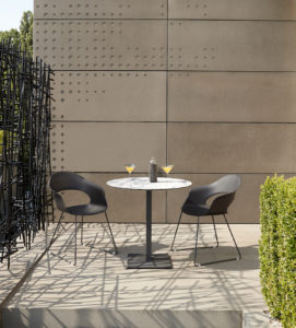 moments outdoor manger discuter chaise accoudoirs lady b projet 1