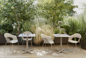 moments outdoor manger discuter chaise accoudoirs lady b projet 2