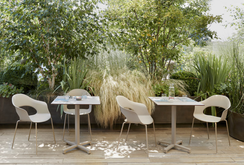 moments outdoor manger discuter chaise accoudoirs lady b projet 2