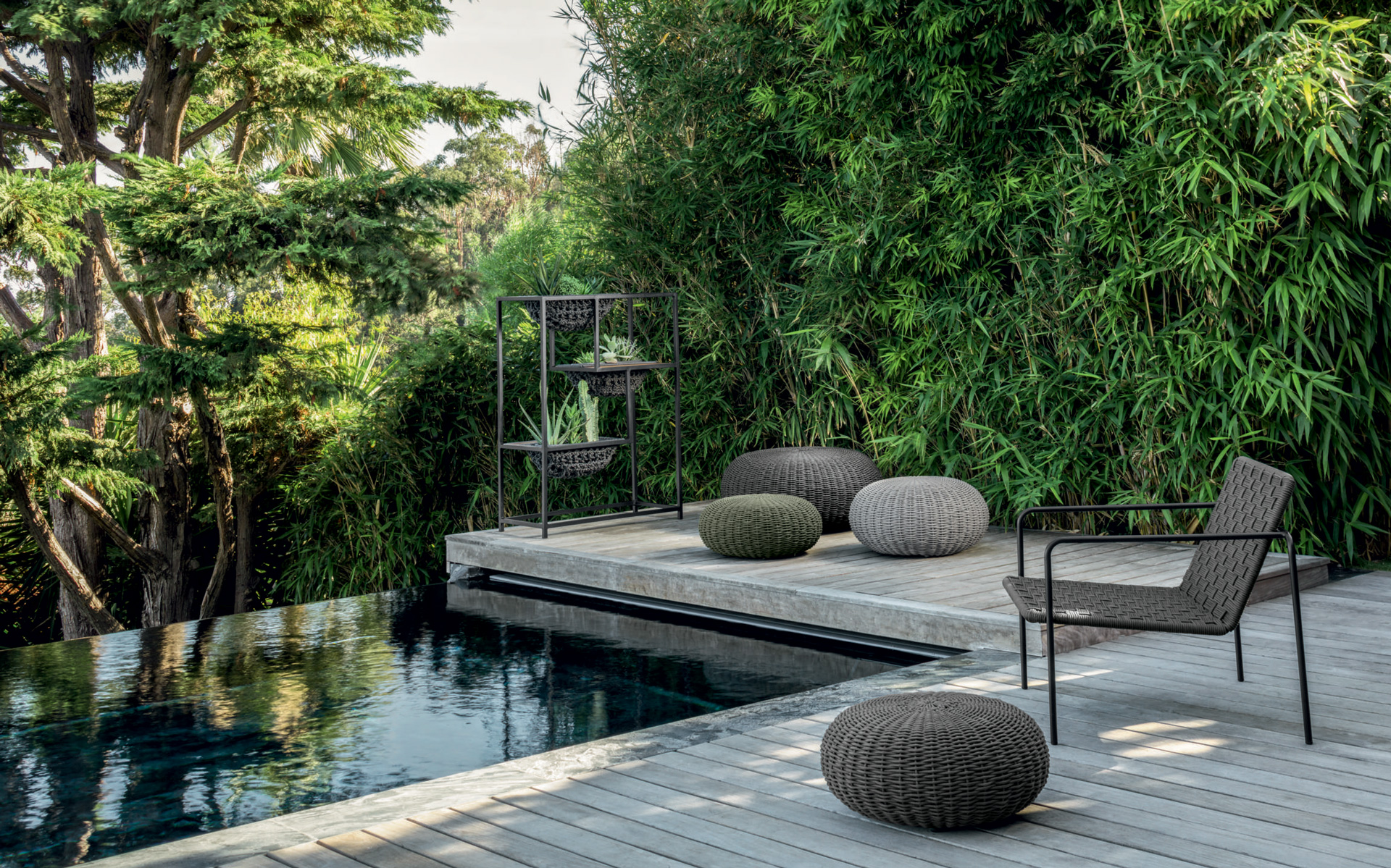 Embellir momentsoutdoor jackie pouf